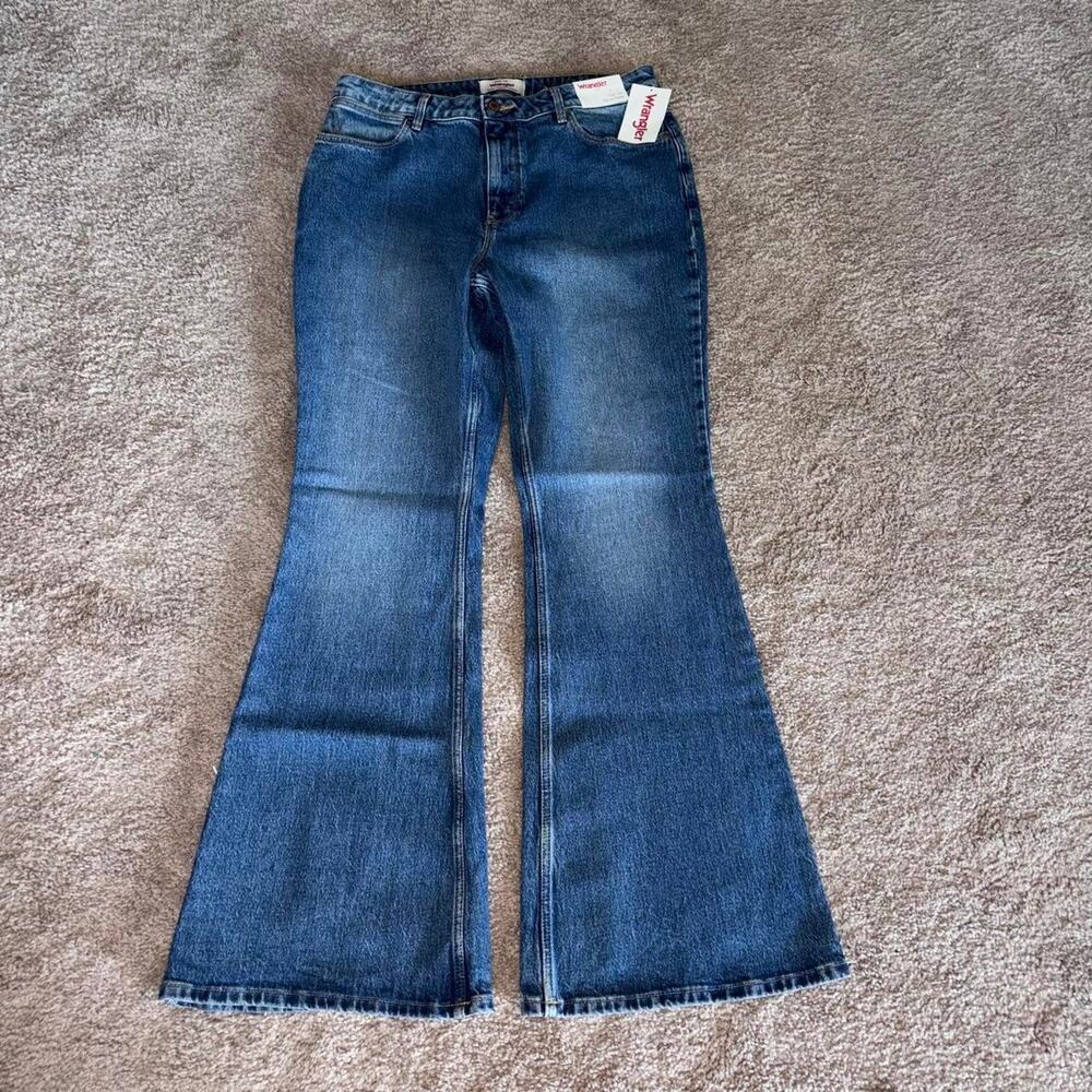 NEW Wrangler Women’s High Rise Flared Jeans- 12/32